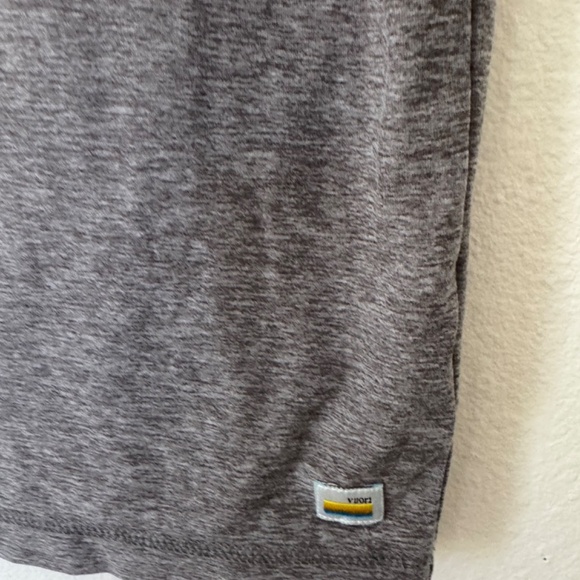 Vuori Men's Strato Tech Tee Shirt Gray M - Picture 4 of 7